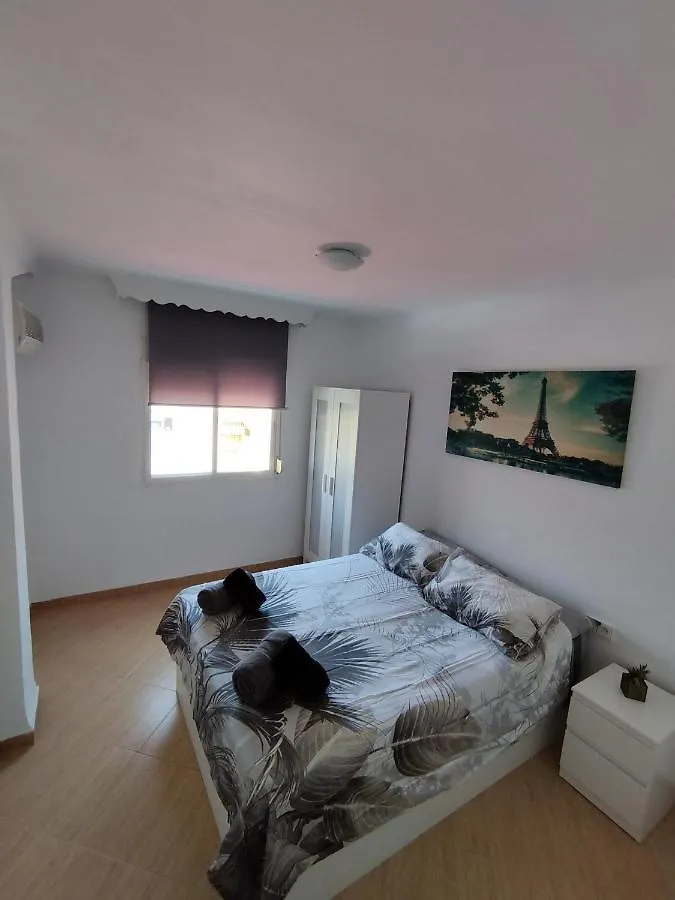 Piso Amplio Y Comodo. Apartment Malaga